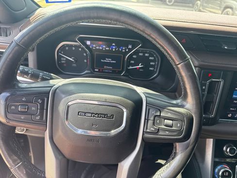 Used 2021 GMC Yukon Denali w/ Denali Ultimate Package AWD/4WD image 8