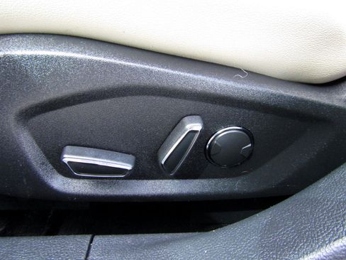 Used 2018 Ford Fusion Titanium image 12