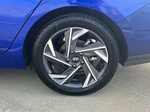 Used 2025 Hyundai Elantra Limited FWD image 18