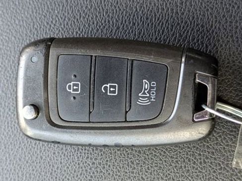 Used 2023 Hyundai Kona SE w/ Cargo Package AWD/4WD image 31