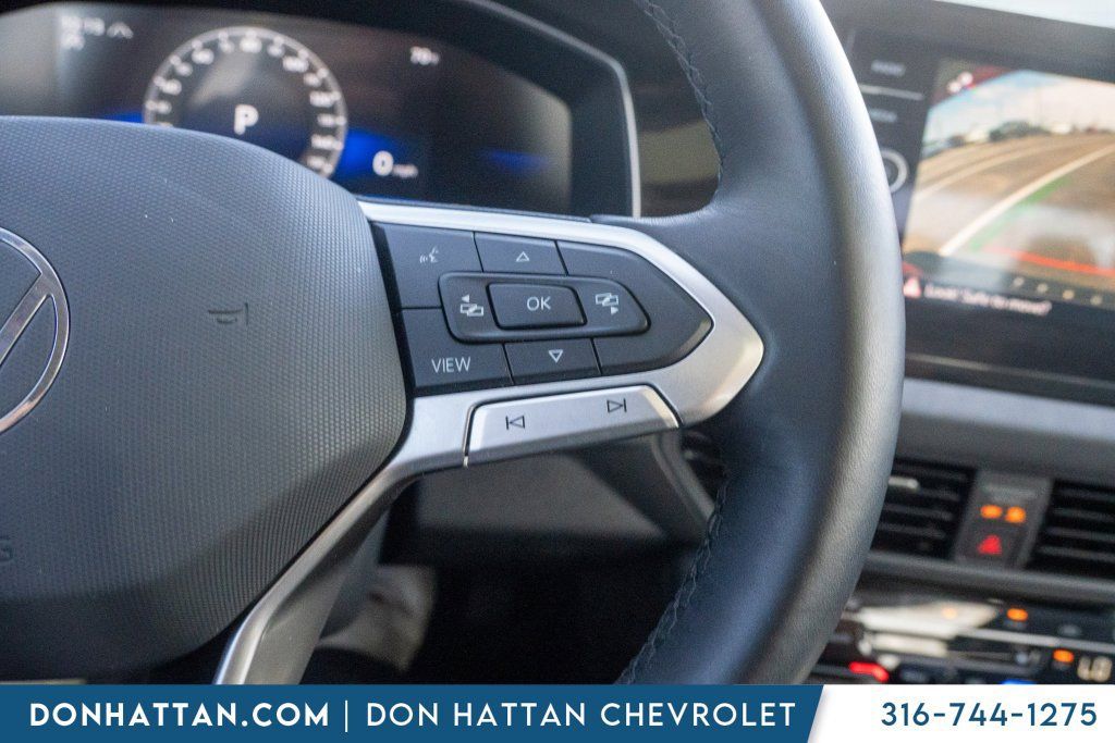 Used 2025 Volkswagen Jetta SE FWD image 13
