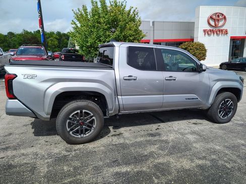 Used 2024 Toyota Tacoma TRD Sport w/ TRD Sport Upgrade Package AWD/4WD image 4