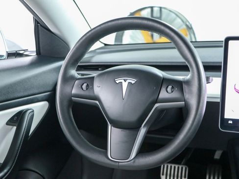 Used 2021 Tesla Model 3 Standard Range Plus RWD image 12