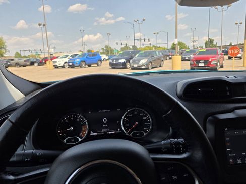 Used 2019 Jeep Renegade Limited AWD/4WD image 25