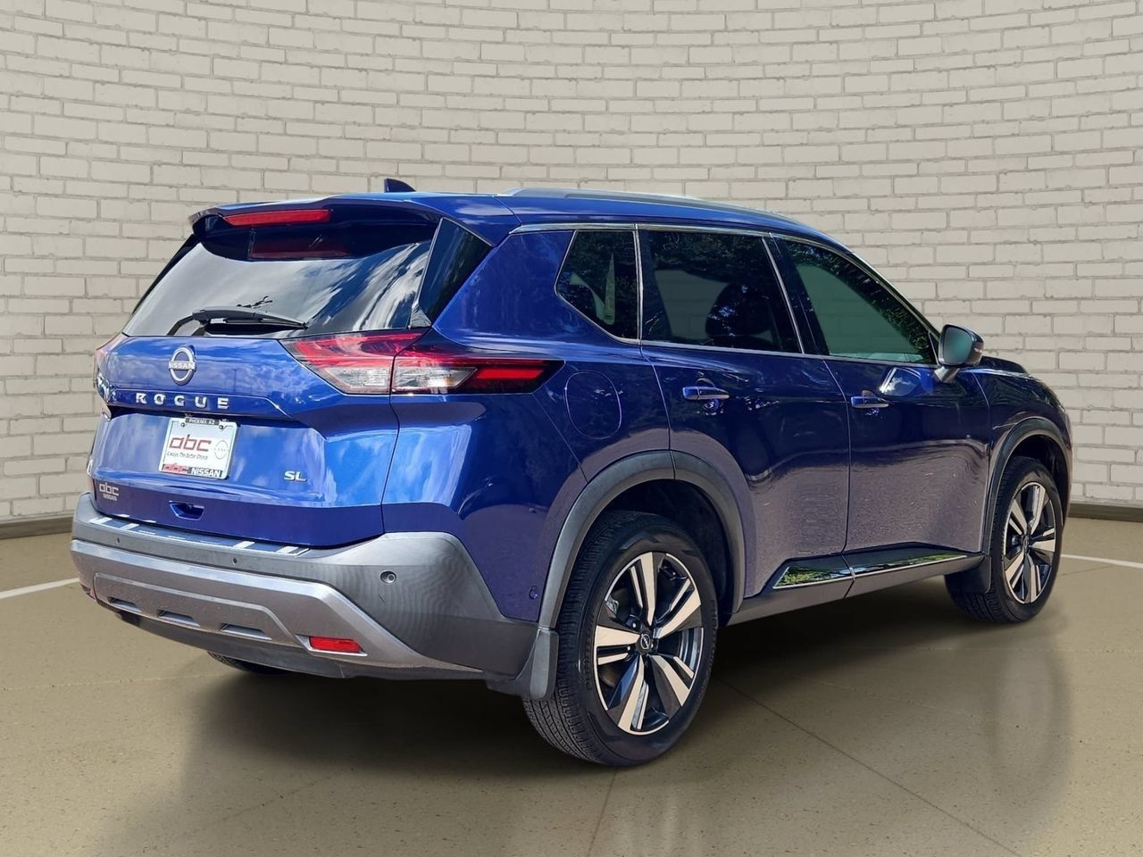 Used 2023 Nissan Rogue SL w/ SL Premium Package FWD image 5