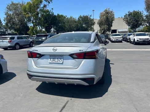 Used 2024 Nissan Altima 2.5 SV FWD image 3