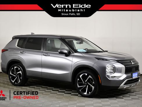 Used 2024 Mitsubishi Outlander SE AWD/4WD image 1