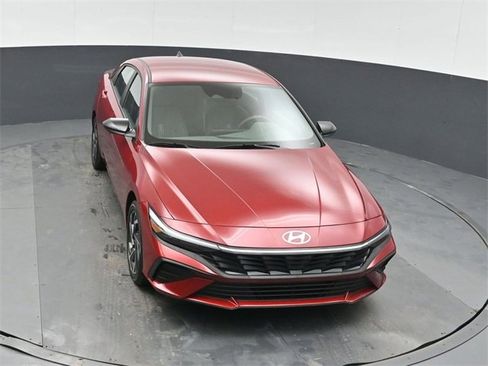 Used 2025 Hyundai Elantra SEL image 36