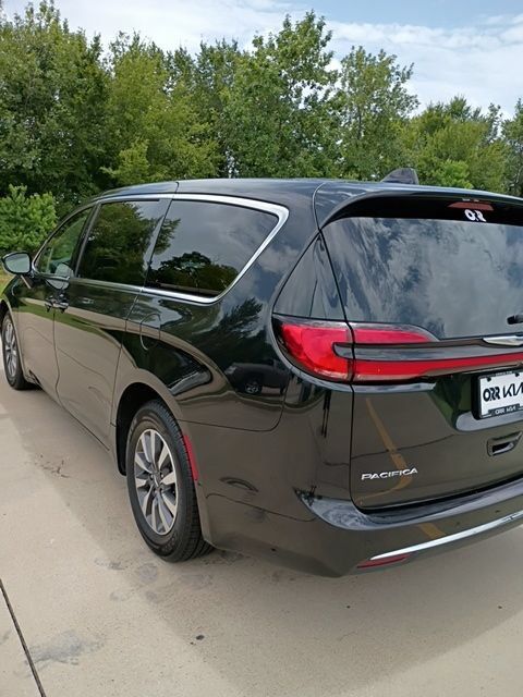 Used 2024 Chrysler Pacifica Limited FWD image 9