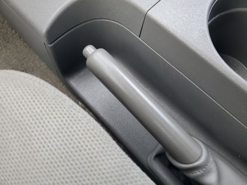 Used 2011 Nissan Frontier SV image 25