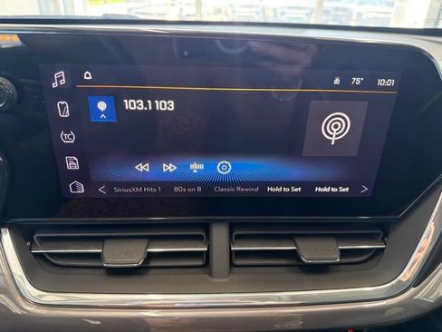 Used 2024 Chevrolet Trax ACTIV w/ Sunroof Package FWD image 18