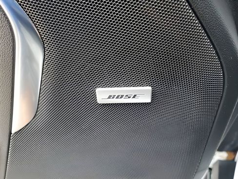 Used 2024 GMC Yukon XL SLT w/ SLT Luxury Package image 29