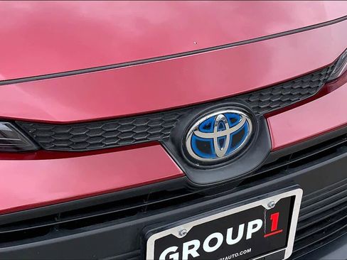 Used 2025 Toyota Corolla LE image 29