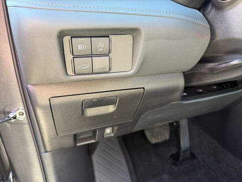 Used 2023 Toyota Highlander LE FWD image 35