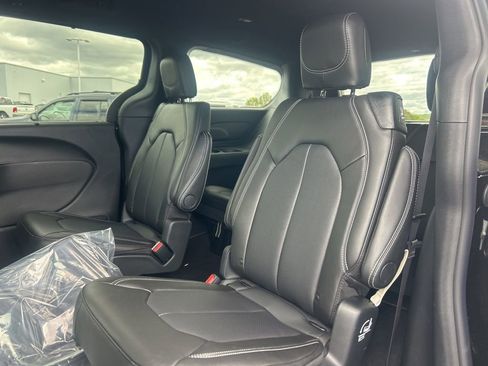 New 2026 Chrysler Pacifica Select AWD/4WD image 5