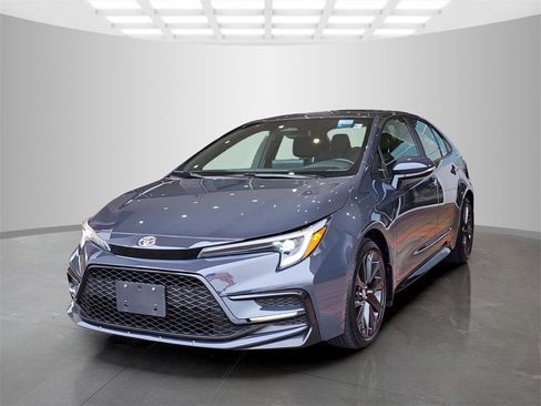 Used 2024 Toyota Corolla SE image 9
