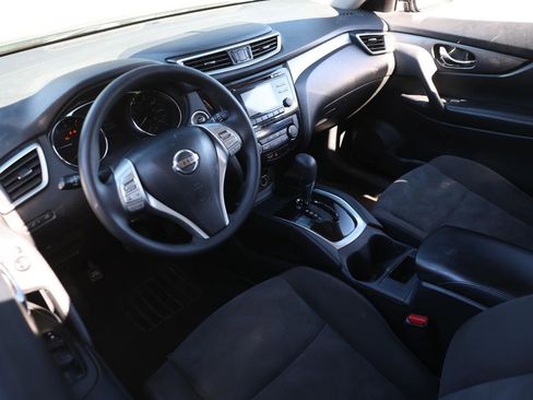 Used 2016 Nissan Rogue SV image 4