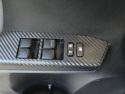 Used 2015 Toyota RAV4 LE AWD/4WD image 28
