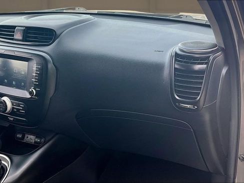 Used 2019 Kia Soul + FWD image 17