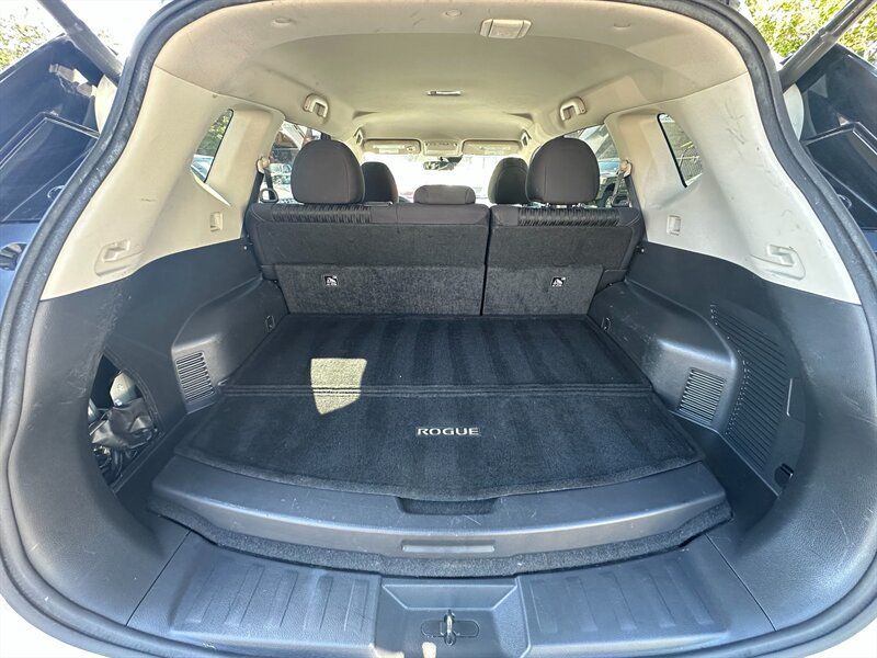 Used 2019 Nissan Rogue SV FWD image 11