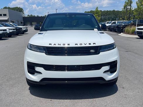 Used 2024 Land Rover Range Rover Sport SE AWD/4WD image 2