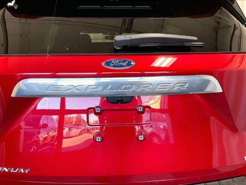 Used 2020 Ford Explorer Platinum w/ Premium Technology Package image 29