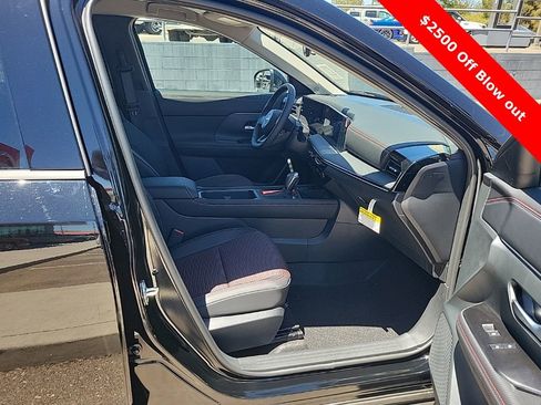 New 2025 Nissan Kicks SR FWD image 16
