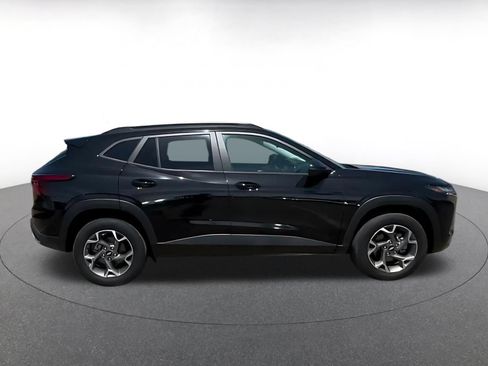 Used 2025 Chevrolet Trax LT w/ LT Convenience Package FWD image 13