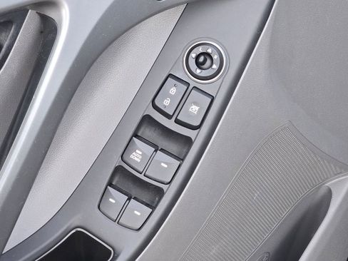 Used 2015 Hyundai Elantra SE image 23