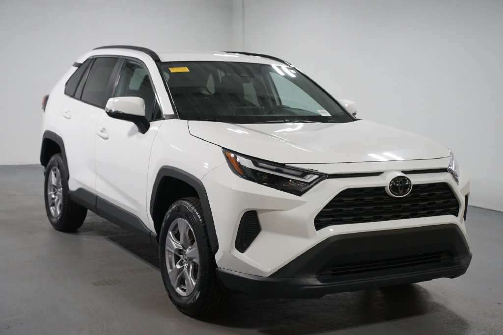 Certified 2025 Toyota RAV4 XLE FWD image 3