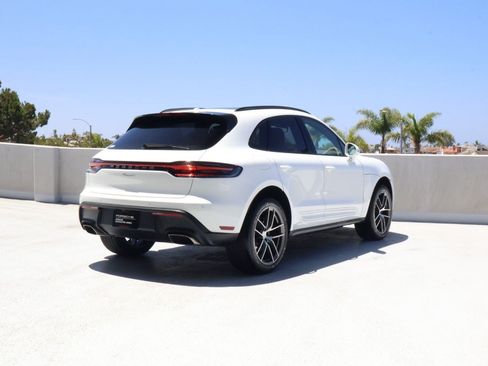 Certified 2026 Porsche Macan AWD/4WD image 9