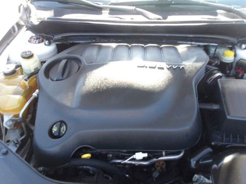 Used 2012 Dodge Avenger SE image 26