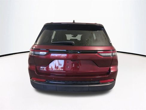 Used 2024 Jeep Grand Cherokee Altitude image 6