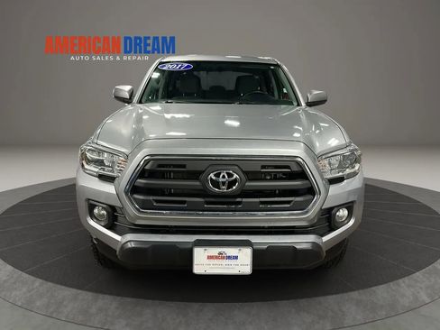 Used 2017 Toyota Tacoma SR5 w/ Tow Package AWD/4WD image 8
