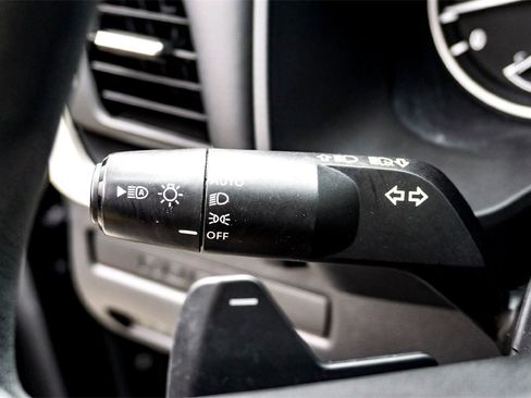 Used 2022 Nissan Rogue S image 19