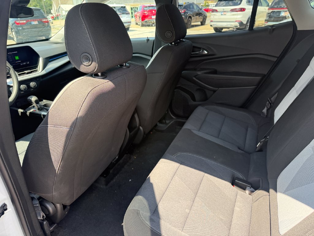 Used 2025 Chevrolet Trax LS FWD image 21