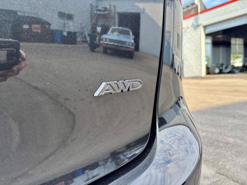 Used 2020 Chrysler Pacifica Touring-L AWD/4WD image 38