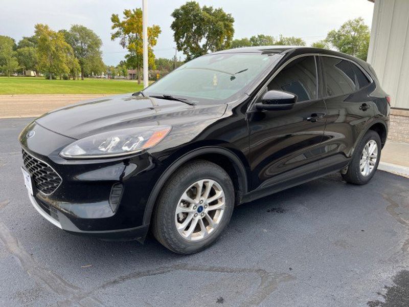 Used 2020 Ford Escape SE image 1