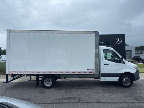 Used 2021 Freightliner Sprinter 3500 RWD image 2