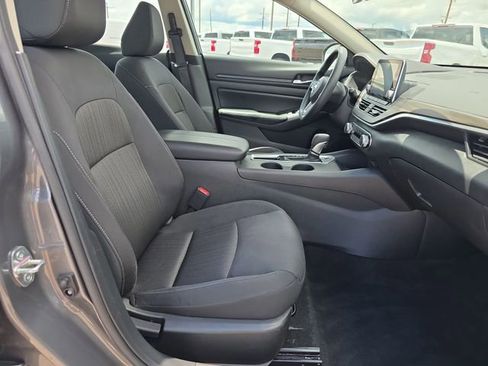 Used 2025 Nissan Altima 2.5 SV FWD image 16