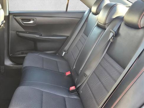 Used 2017 Toyota Camry SE image 16