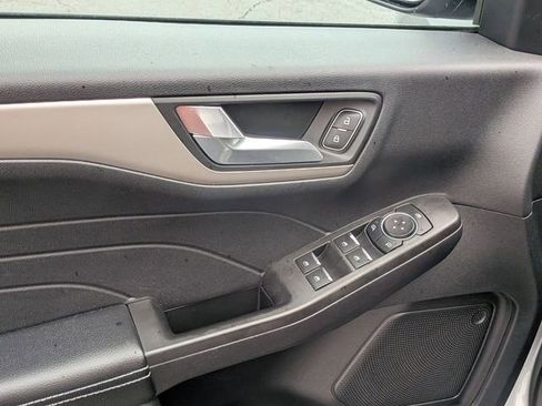 Used 2021 Ford Escape SE image 13