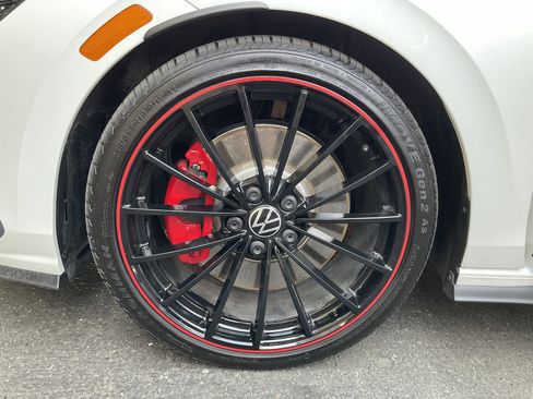 Used 2023 Volkswagen GTI 40th Anniversary Edition FWD image 10