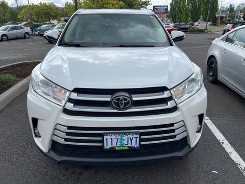 Used 2017 Toyota Highlander XLE AWD/4WD image 2