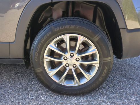 Certified 2021 Jeep Cherokee Latitude Lux image 14