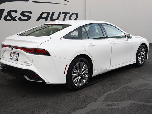 Used 2022 Toyota Mirai XLE image 4