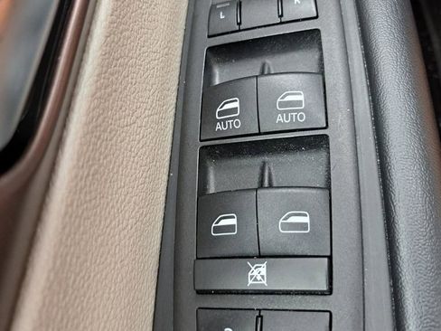 Used 2023 Chrysler Voyager LX image 18