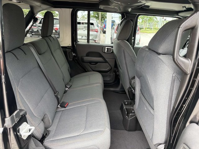 Used 2026 Jeep Wrangler Unlimited Sahara AWD/4WD image 19
