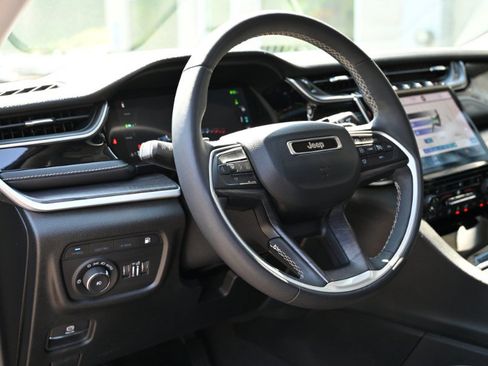 Used 2023 Jeep Grand Cherokee 4WD 4xe image 29