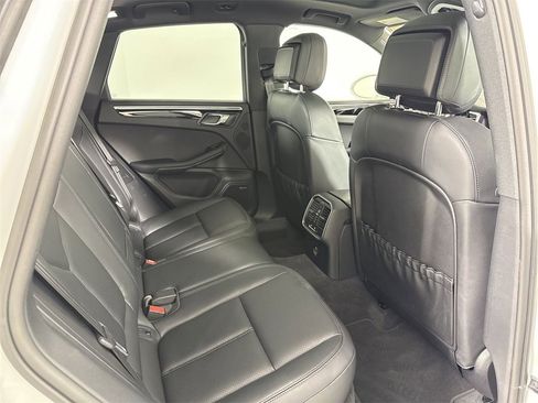 Certified 2025 Porsche Macan image 25